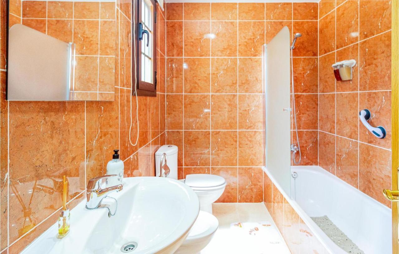 Amazing Home In Benaojan With Kitchenette Ngoại thất bức ảnh